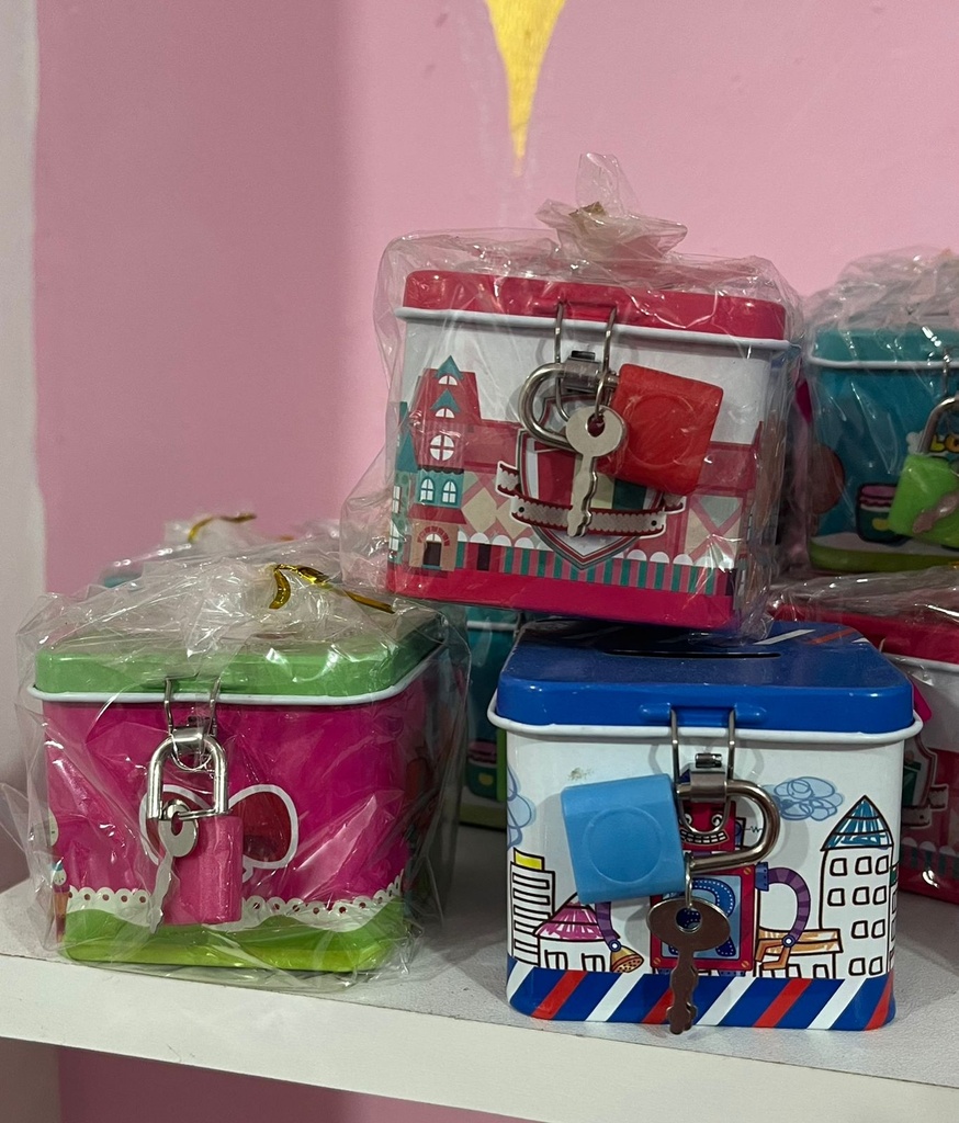 ALCANCÍA CON CANDADO  